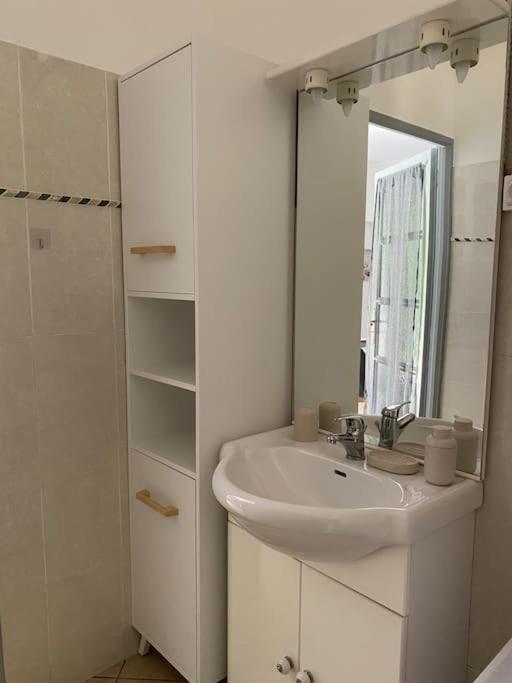 Villa Serenice - F2 Au Calme, Climatise, Wifi Et Parking Gratuit Екстериор снимка